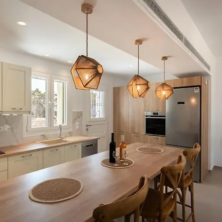 Villa Santa Maria Mare Naousa (Paros)