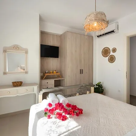 Santa Maria Mare * Naousa (Paros)