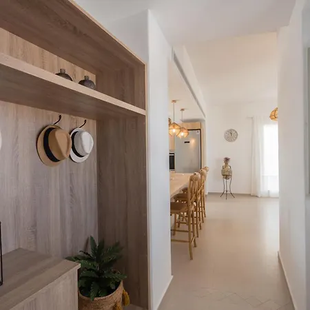 Villa Santa Maria Mare Naousa (Paros)