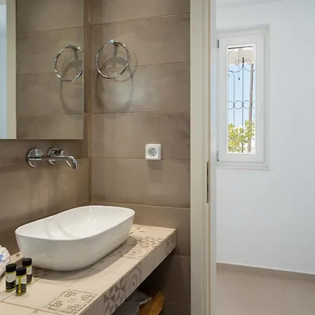 Villa Santa Maria Mare Naousa (Paros)